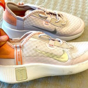 Girls Nike Size 13.5 US